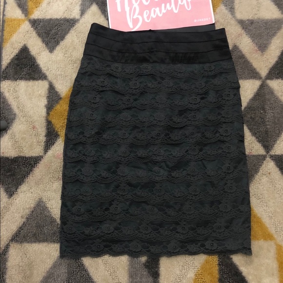 H&M Dresses & Skirts - ✨NWT✨ HM Scalloped Lace Skirt, Black & Grey 👗 H&M Dresses & Skirts - ✨NWT✨ HM Scalloped Lace Skirt, Black & Grey 👗